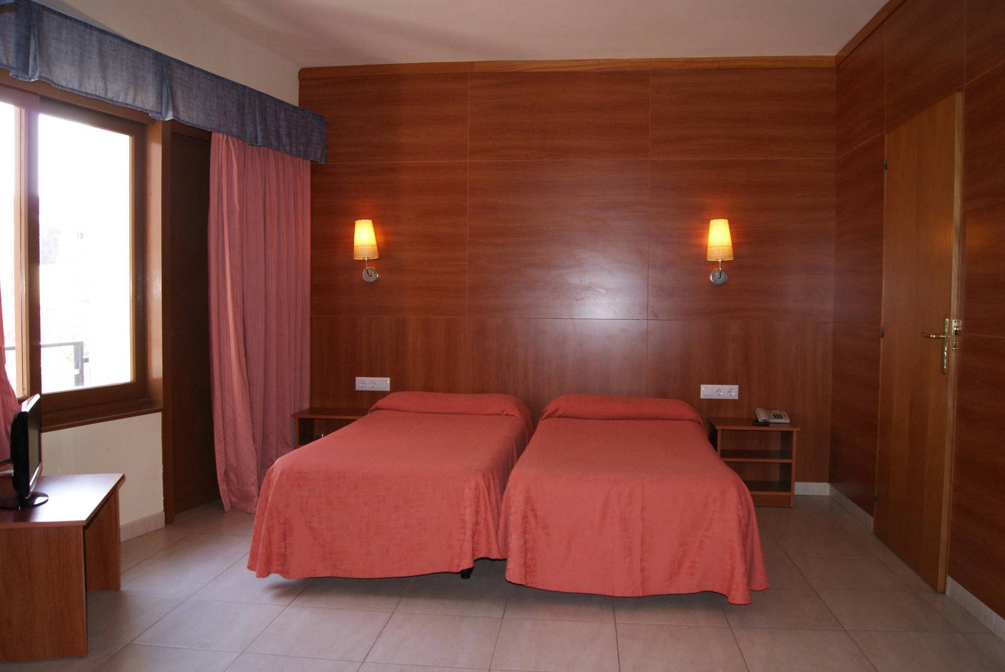 Hotel Checkin Montpalau Pineda de Mar Exterior photo